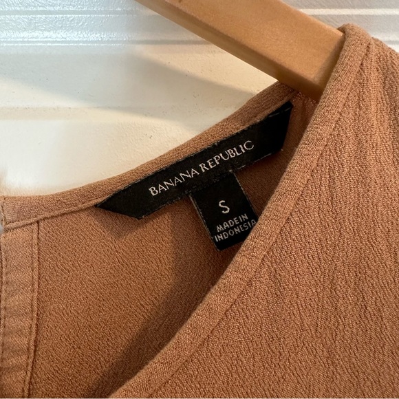 Banana Republic button back tank - Picture 3 of 3